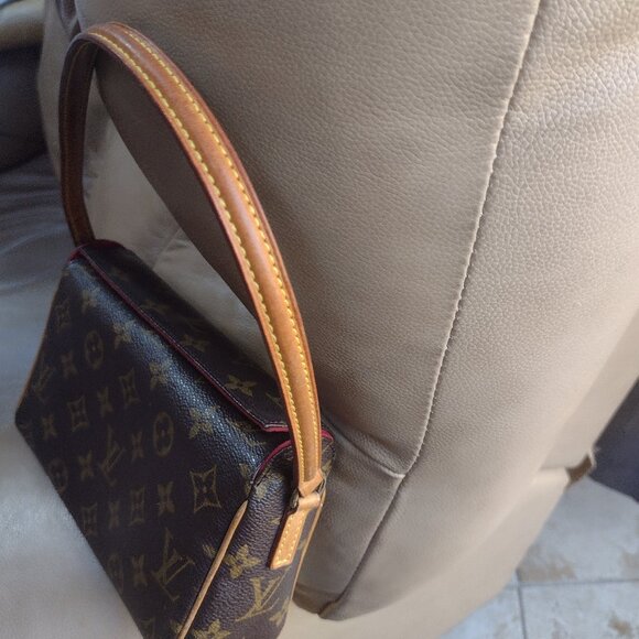 🌹Amazing Rare Louis Vuitton Recital - Picture 15 of 15